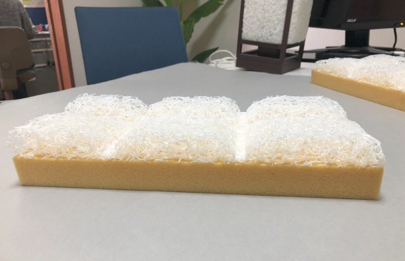 ブレスエアー素材とウレタンの一体成形加工品