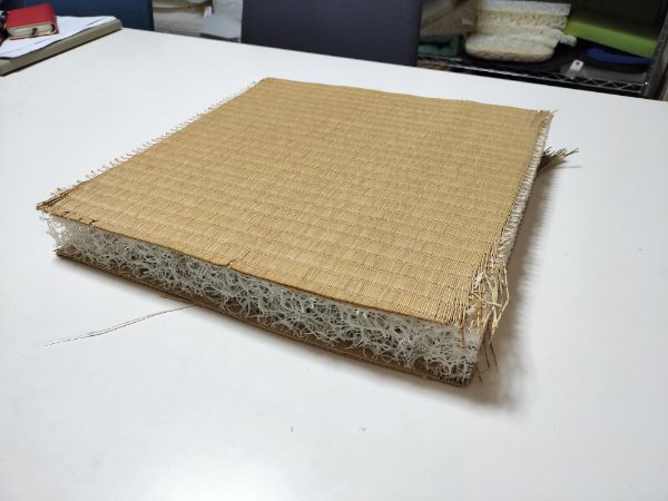 い草とブレスエアーの一体成形